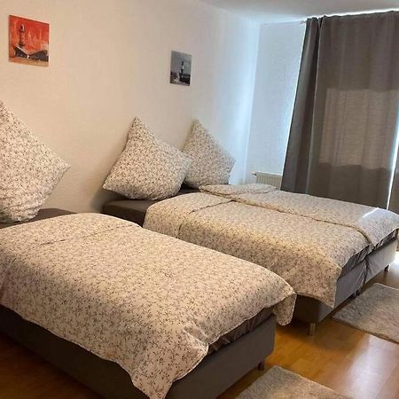 Beste Lage In Rostock: 2-Zimmerwohnung Mit Balkon Im 1.Og Bagian luar foto