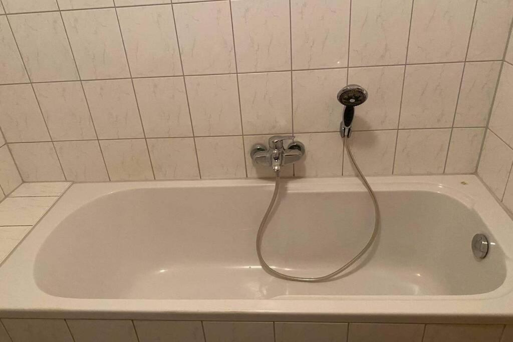 Beste Lage In Rostock: 2-Zimmerwohnung Mit Balkon Im 1.Og Bagian luar foto
