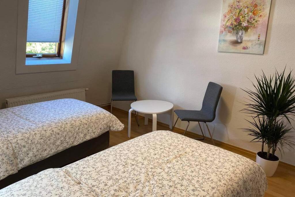 Beste Lage In Rostock: 2-Zimmerwohnung Mit Balkon Im 1.Og Bagian luar foto